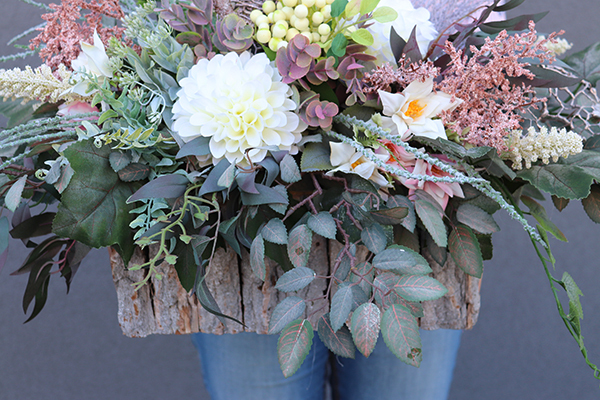 dekoracja nagrobna w drewnianej skrzyneczce, Pudrova Nemora, wym.40x68x48cm