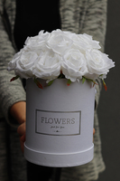 Anielski Flowerbox Big, biały flowerbox z różami, wys.30cm 