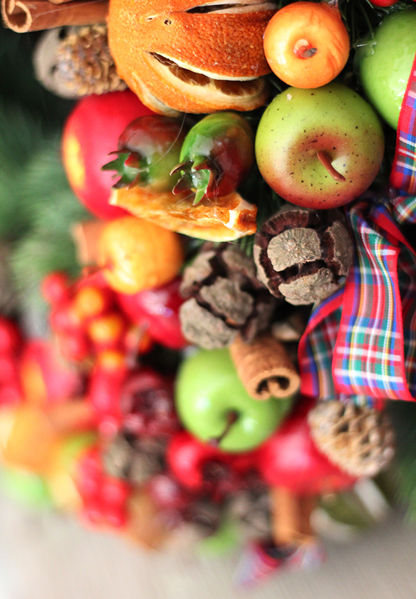 bardzo bogaty wianek świąteczny Sadova, śr.45cm 