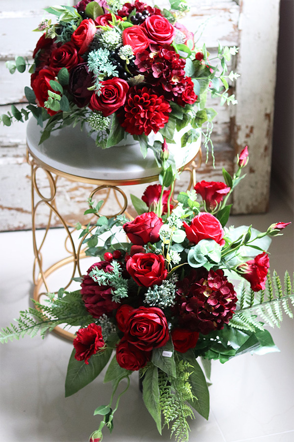 Reddito, bukiet nagrobny z czerwonymi kwiatami, wys.54cm