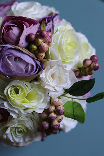 Geliao, szary welurowy flowerbox z kwiatową dekoracją, wys.25cm