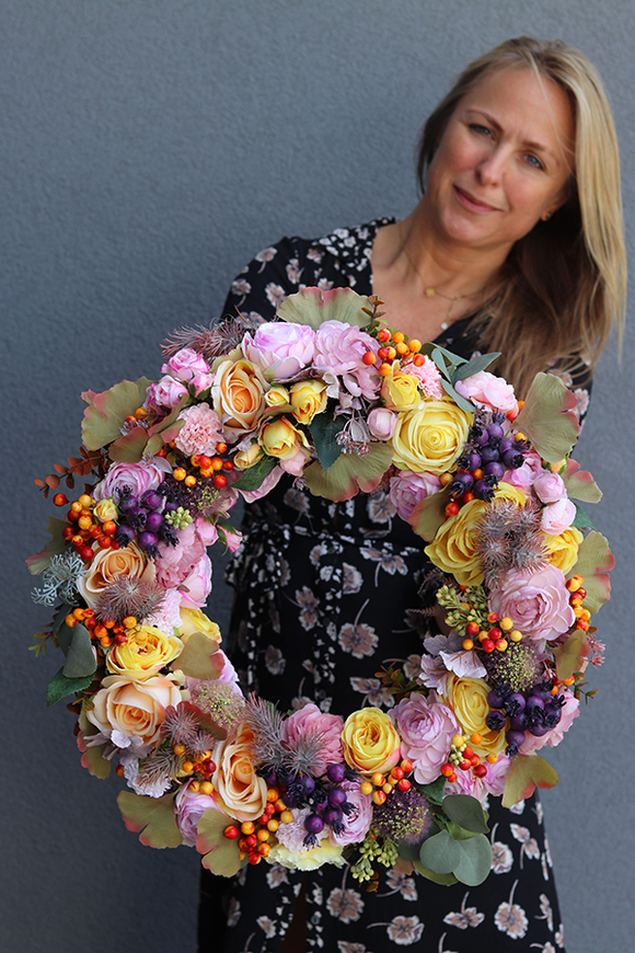 Colenissa, barwny wianek z dmuchawcami i jagodami, śr.54cm 