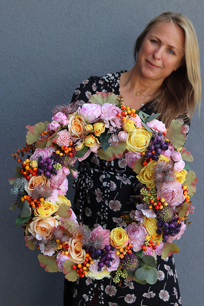 Colenissa, barwny wianek z dmuchawcami i jagodami, śr.54cm 