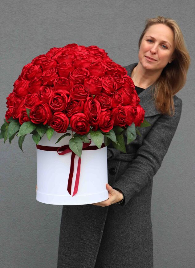 box na prezent Jubileo 50 Róż, w wybranym kolorze kwiatów i pudełka 