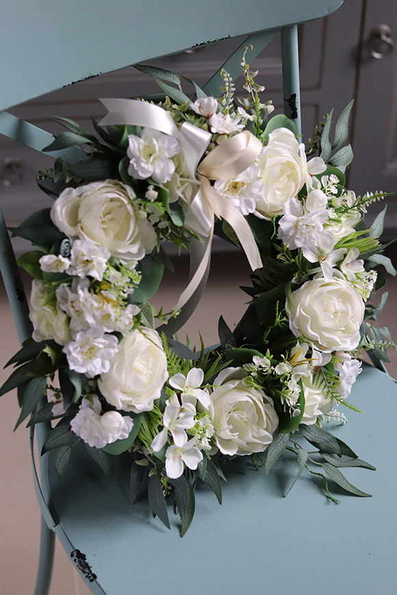 Eukalitia Różana, biały kwiatowy wianek, śr.30cm