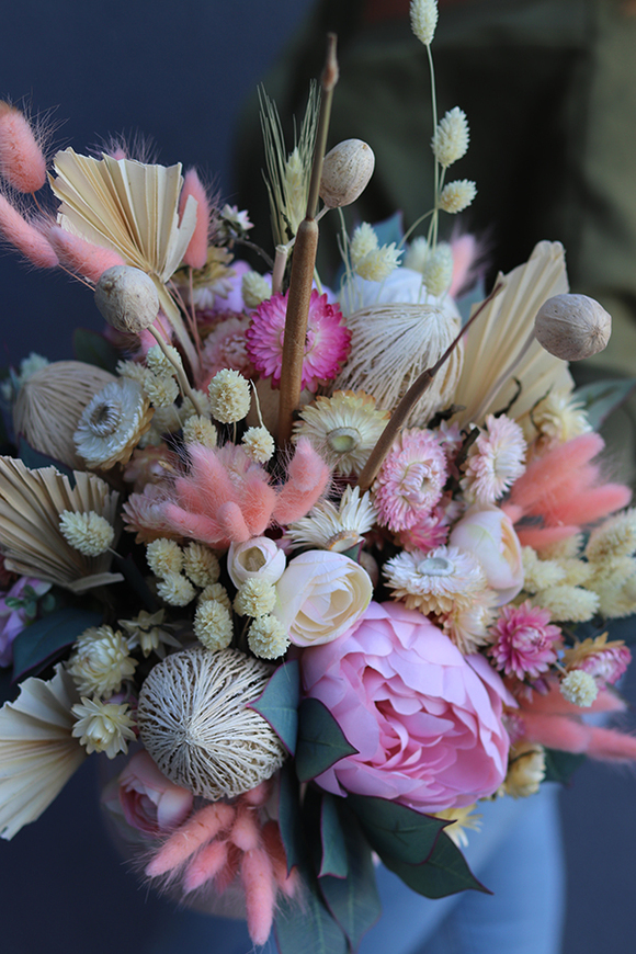 Fugia Orfitta, różowy welurowy flowerbox z suszem, wys.43cm