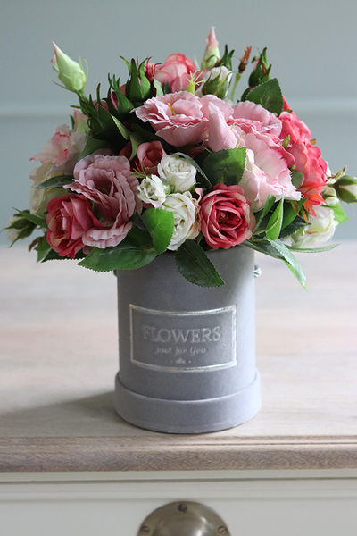 Renoma Velvet, welurowy flowerbox z różowymi kwiatami, wys.34cm