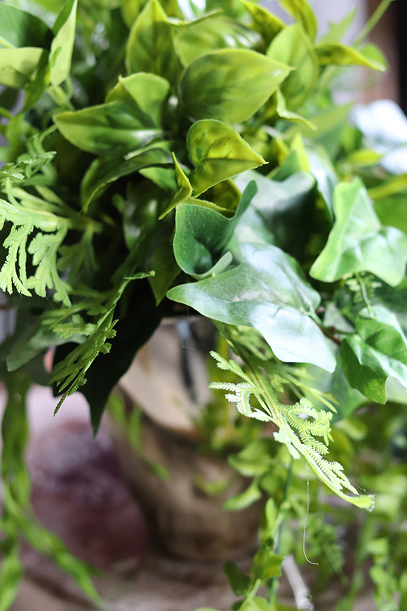 Govena, zielona kompozycja w złotej donicy, dł.74cm