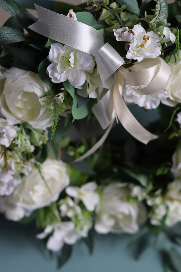 Eukalitia Różana, biały kwiatowy wianek, śr.30cm