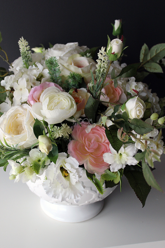 cudowna biała kompozycja kwiatowa / bukiet Edala, wys.37cm