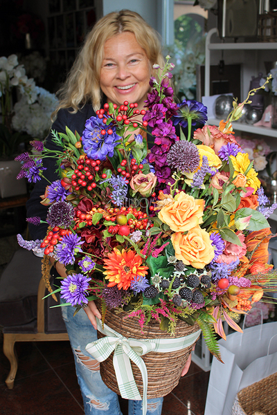 Jesień II kompozycja kwiatowa / bukiet w koszu wym.54x46cm 