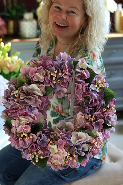 Fiolet na Wiosnę, bardzo gęsty wianek na drzwi, śr.40cm 