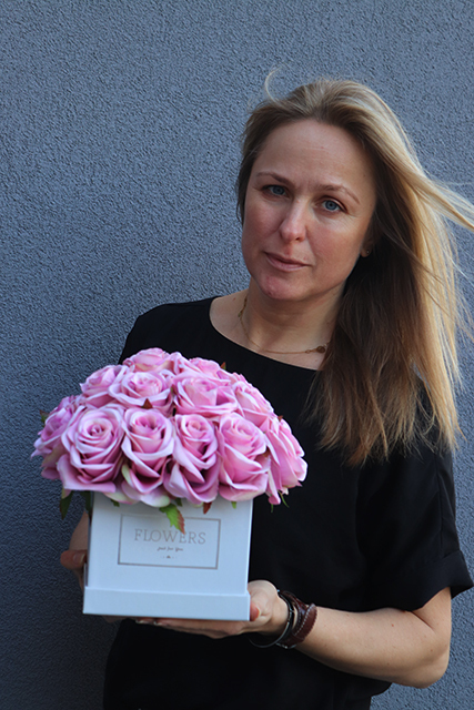 bajeczny flowerbox z różami Monaliza, wys.27cm