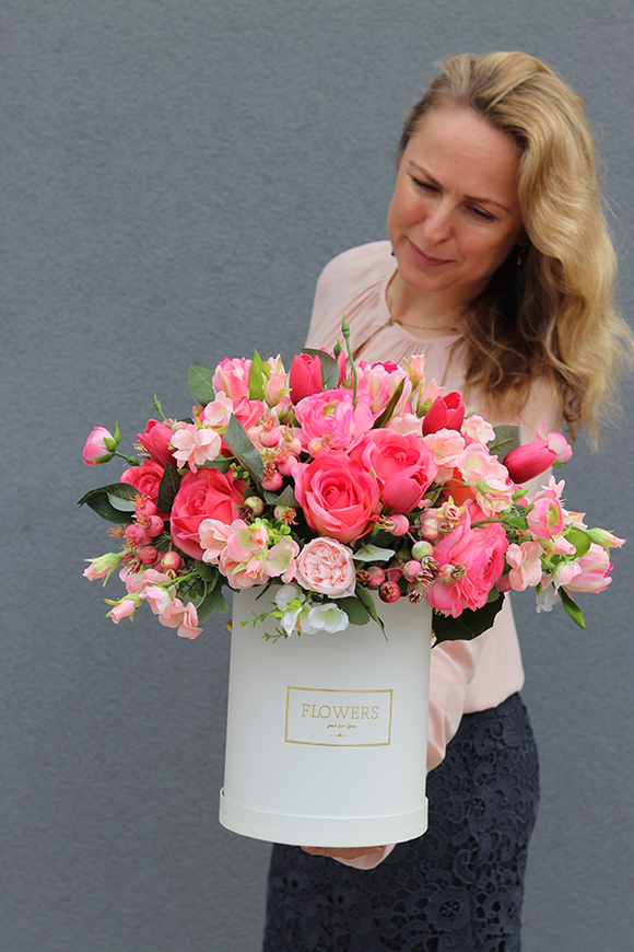 Dianna, romantyczny flowerbox / kompozycja w białym pudełku, wys.43cm