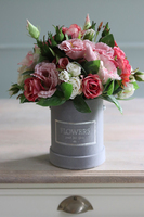 Renoma Velvet, welurowy flowerbox z różowymi kwiatami, wys.34cm