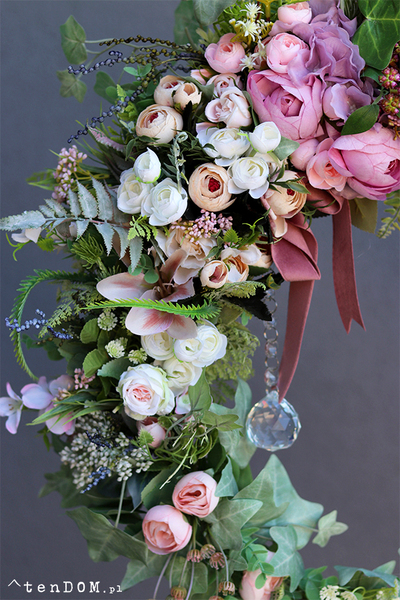 atrakcyjny wianek na drzwi na obręczy, Subtelle Spring 2, śr.56cm