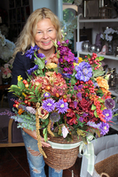 Jesień II kompozycja kwiatowa / bukiet w koszu wym.54x46cm 