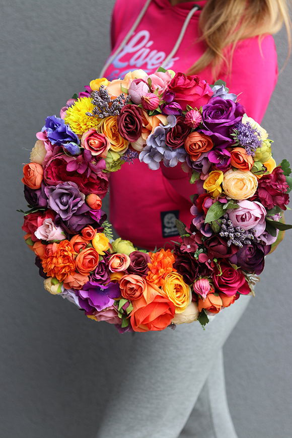 atrakcyjny tęczowy wianek Carmen Reminescence, śr.40cm