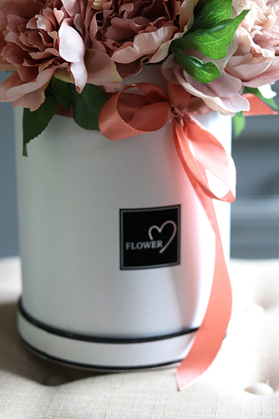 kompozycja kwiatowa / bukiet Flowerbox Pudrova Peonia, wys.35cm