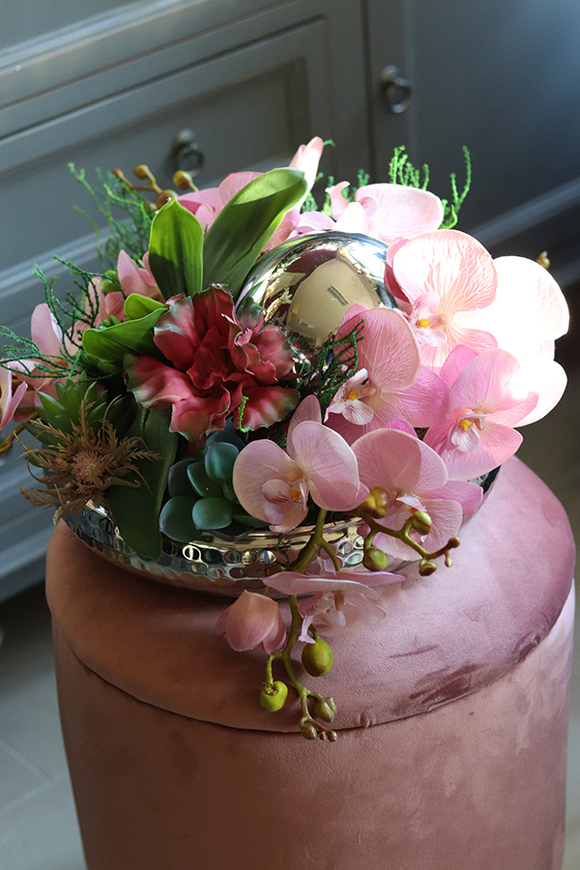 kompozycja kwiatowa z kulą Różowa Dekoria Karanna, wym.20x33cm 