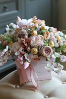 Chocolates, flowerbox z pralinami, Wiosenna Delicja, wys.33cm