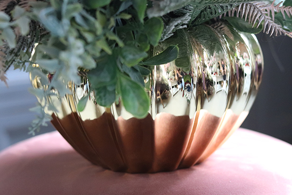 Pudrovy Glamour Winter, zimowy storczyk w złotej, eleganckiej donicy, wys.60cm