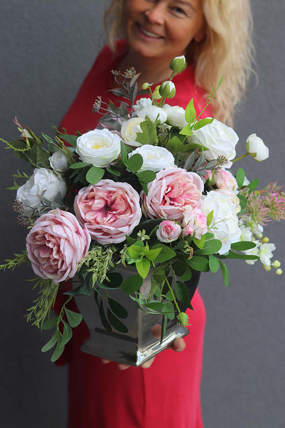 Geonia, pastelowa kompozycja w lustrzanym naczyniu, wym.40x42cm