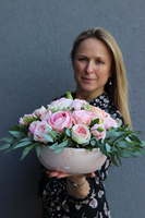 Molly, kompozycja kwiatowa w srebrnym naczyniu, wys.24cm