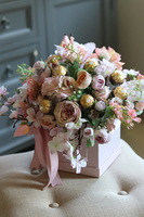 Chocolates, flowerbox z pralinami, Wiosenna Delicja, wys.33cm