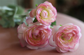 Jaskier, sztuczne kwiaty na gałązce, różowy, dł.50cm