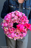 bogaty różowy wianek z kokardą, Jaskrawa Róża, śr.32cm 