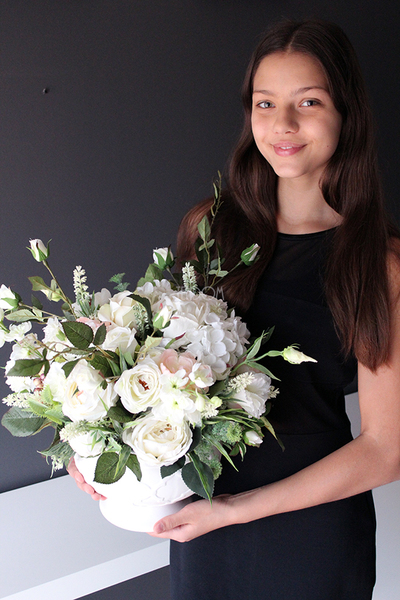 cudowna biała kompozycja kwiatowa / bukiet Edala, wys.37cm