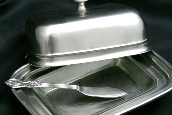 cynowana maselnica z nożykiem Valentina, Urokliwe Święta, wys.12cm 