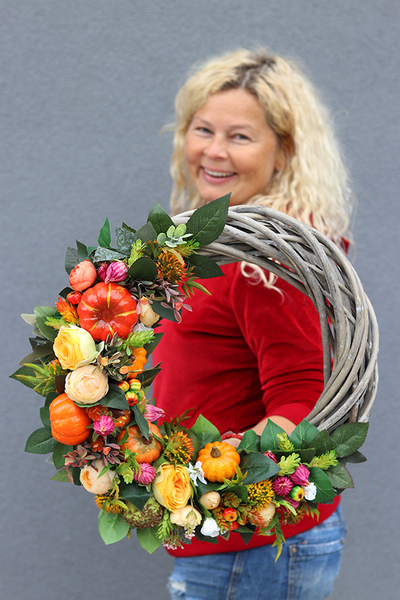 Jesienny Romantyzm, wianek na drzwi z dyniami, śr.46cm  