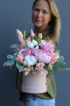 Fugia Cotton, różowy welurowy flowerbox z suszem, wys.33cm 