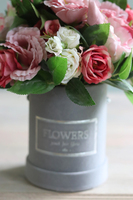 Renoma Velvet, welurowy flowerbox z różowymi kwiatami, wys.34cm