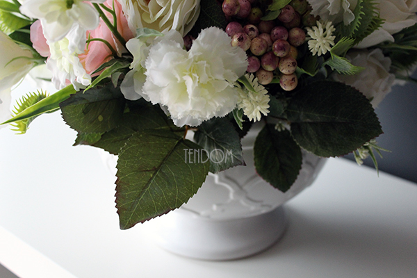 cudowna biała kompozycja kwiatowa / bukiet Edala, wys.37cm