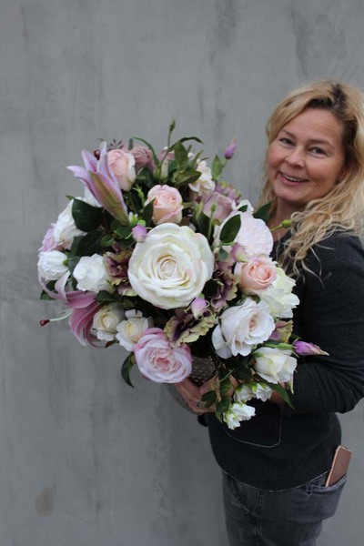 Lilia Exclusive kompozycja kwiatowa / bukiet, wys.56x60x40cm