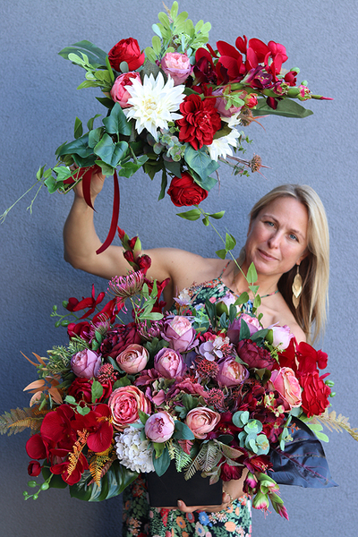 Adriana 2, elegancka kompozycja nagrobna w nasyconych barwach, wym.54x65x68cm