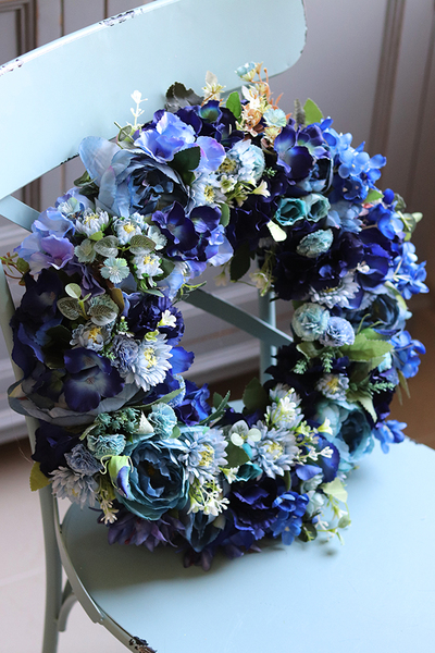 Granatowa Idylla, niebieski wianek na drzwi, śr. 43cm