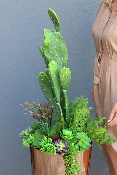 Acapulco Golderia, sukulenty z kaktusem w miedzianej donicy, wys.130cm 