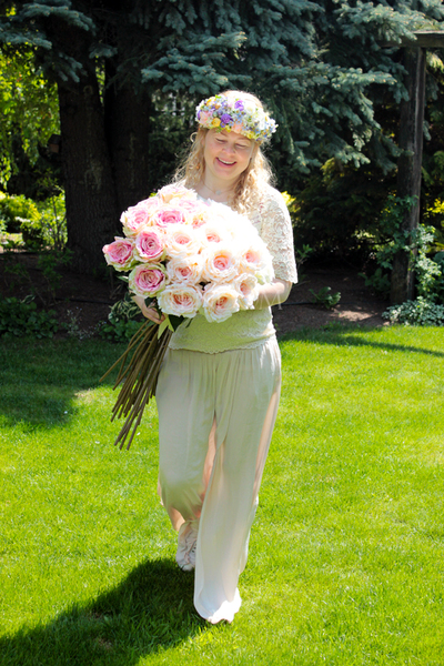 bukiet 10 szt. jasnoróżowych róż Premium, wys.70cm