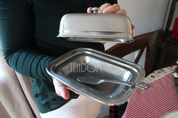 cynowana maselnica z nożykiem Valentina, Urokliwe Święta, wys.12cm 