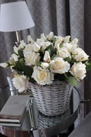 bardzo bogaty kosz z kremowymi sztucznymi różami Renetto, wys.40cm 
