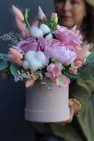 Fugia Cotton, różowy welurowy flowerbox z suszem, wys.33cm 