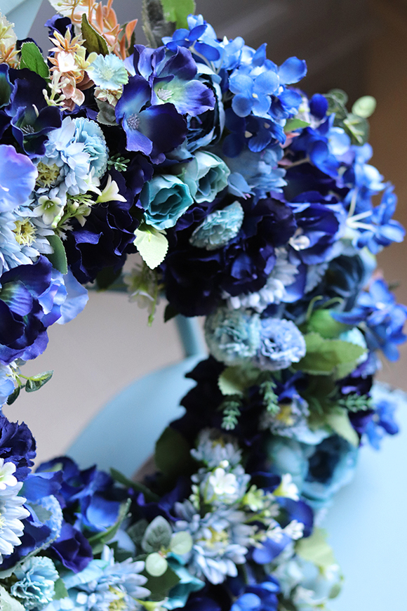 Granatowa Idylla, niebieski wianek na drzwi, śr. 43cm