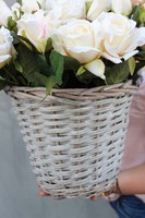 bardzo bogaty kosz z kremowymi sztucznymi różami Renetto, wys.40cm 