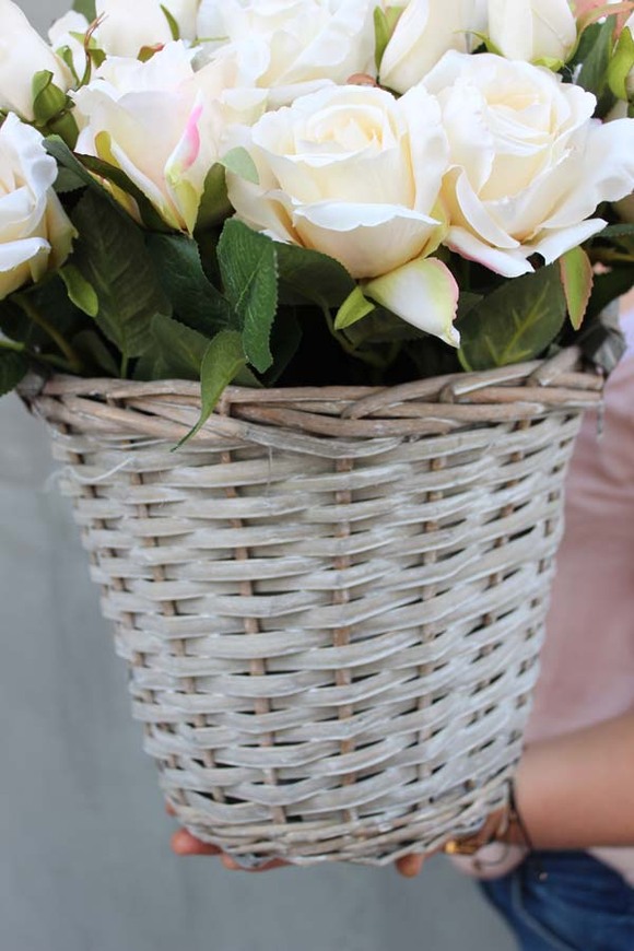 bardzo bogaty kosz z kremowymi sztucznymi różami Renetto, wys.40cm 