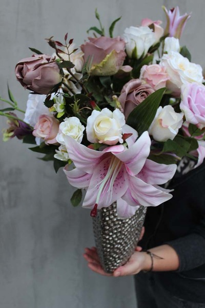 Lilia Exclusive kompozycja kwiatowa / bukiet, wys.56x60x40cm