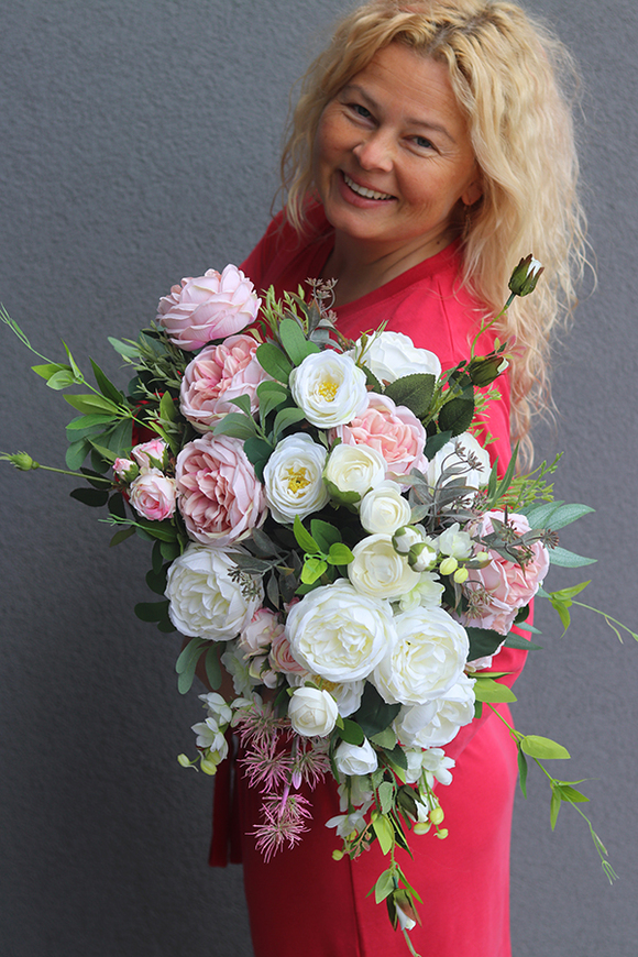 Geonia, pastelowa kompozycja w lustrzanym naczyniu, wym.40x42cm